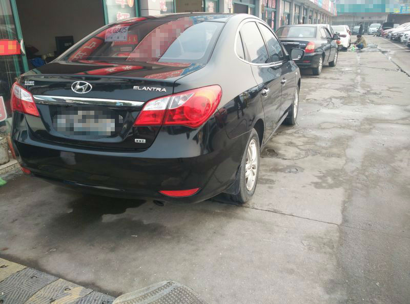 【宁波】2013年8月 现代 伊兰特 1.6 黑色 手动挡