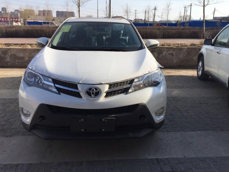 【长春】2015年4月 丰田 rav4 2.0 无级 四驱风尚版 白色 手自一体