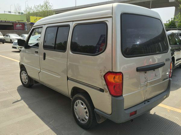 【宁波】2011年7月 五菱 五菱之光 1.2 6390b 实用型 银灰 自动档