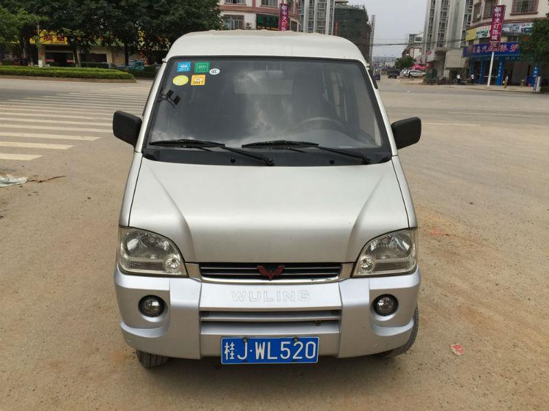 【贺州】2011年5月 五菱 五菱之光 1.1 6390a 标准型i型 银灰 手动挡