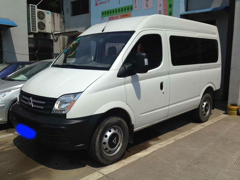 【宁波】2013年2月 上汽大通v80 9座蓝牌柴油 白色 白色 手动挡