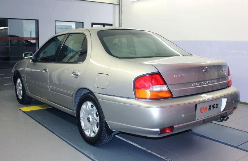 【上海】2002年7月 日产 蓝鸟 2.0 自动 银灰 自动档