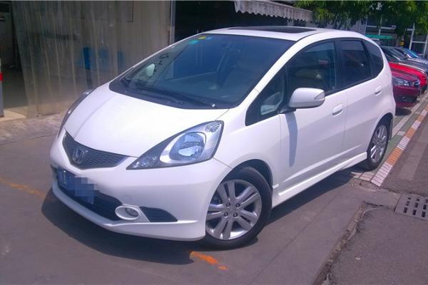 【成都】2009年1月 本田 飞度 1.5l 自动炫酷运动版 白色 自动档