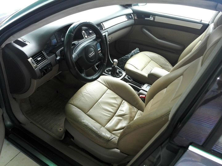 【广州】2000年10月 奥迪 奥迪a6 a6 1.8t 基本型 灰色 手动挡