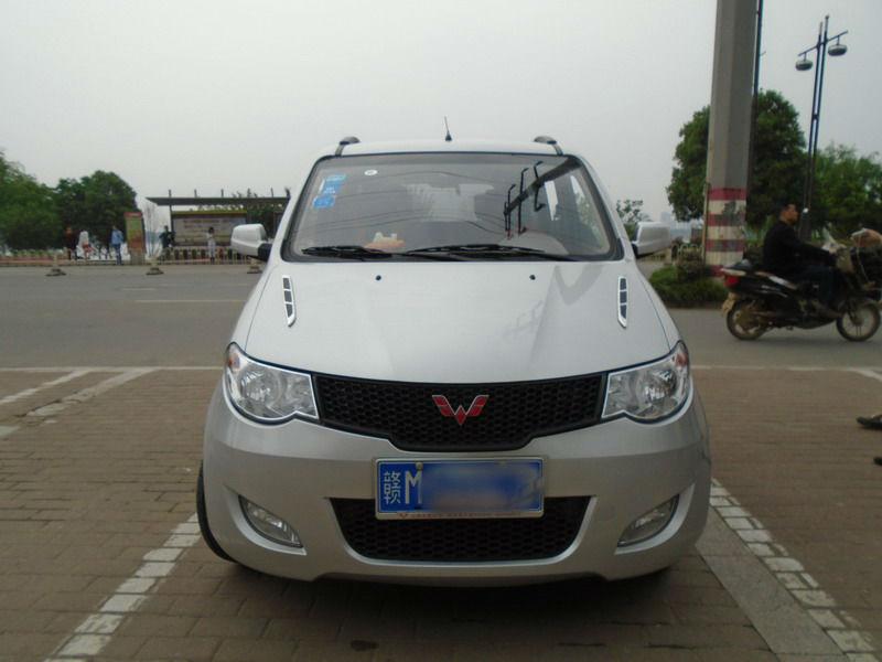 【南昌】2014年9月 五菱宏光6432kf 2014年9月上牌 出售 银灰 手动挡