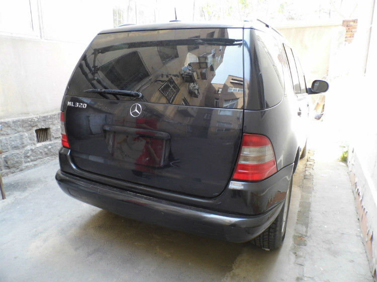 【青岛】2001年10月 奔驰 m级 ml320 3.2 黑色 手自一体