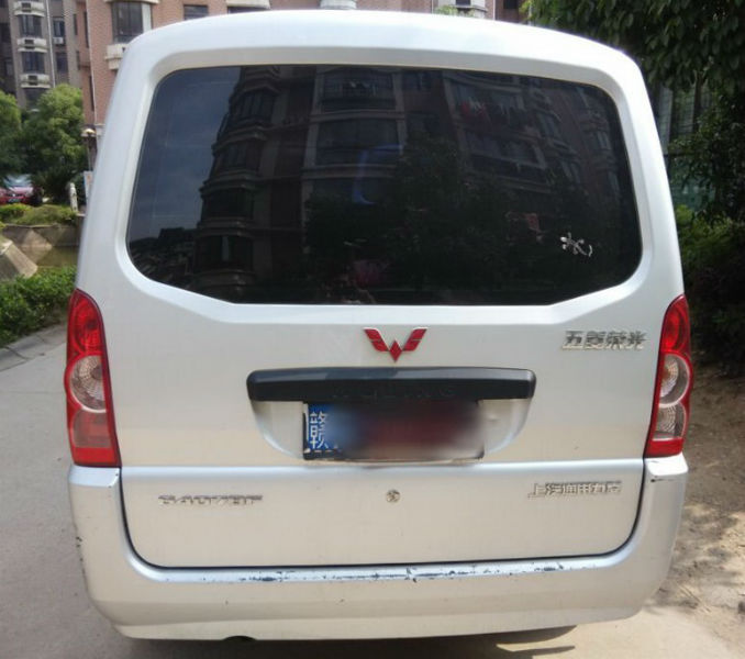 【南昌】2012年4月 五菱荣光6407bf 2012年4月上牌 出售 银灰 手动挡