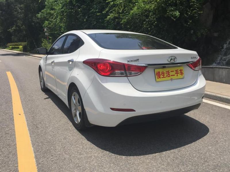 【厦门】2013年8月 现代 朗动 1.8 1.8l 自动尊贵型 白色 自动档