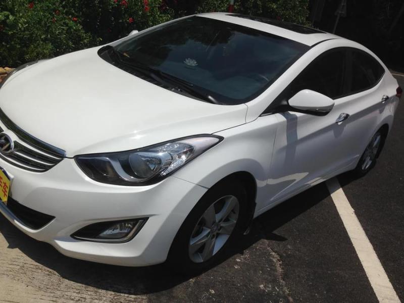 【厦门】2013年6月 现代 朗动 1.8l 自动尊贵型 白色 自动档