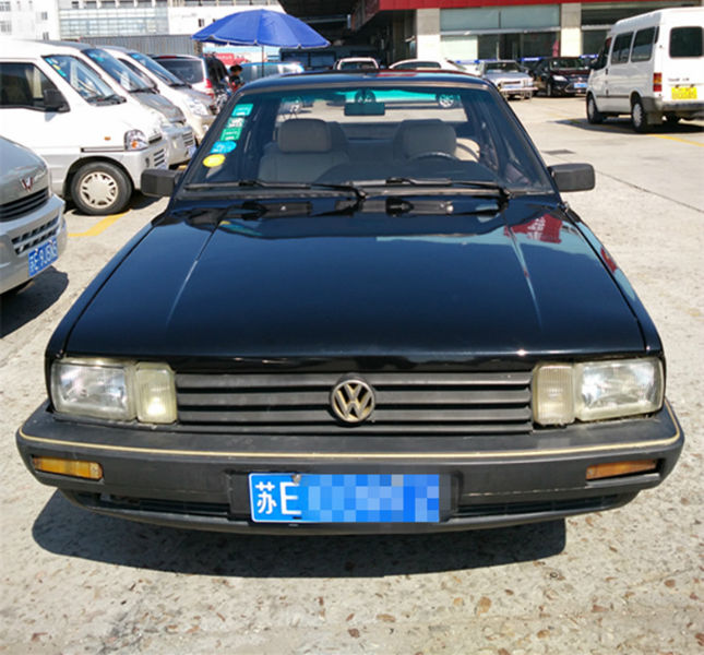 【苏州】2002年9月 大众 桑塔纳 1.8 gli 99新秀 黑色 手动挡