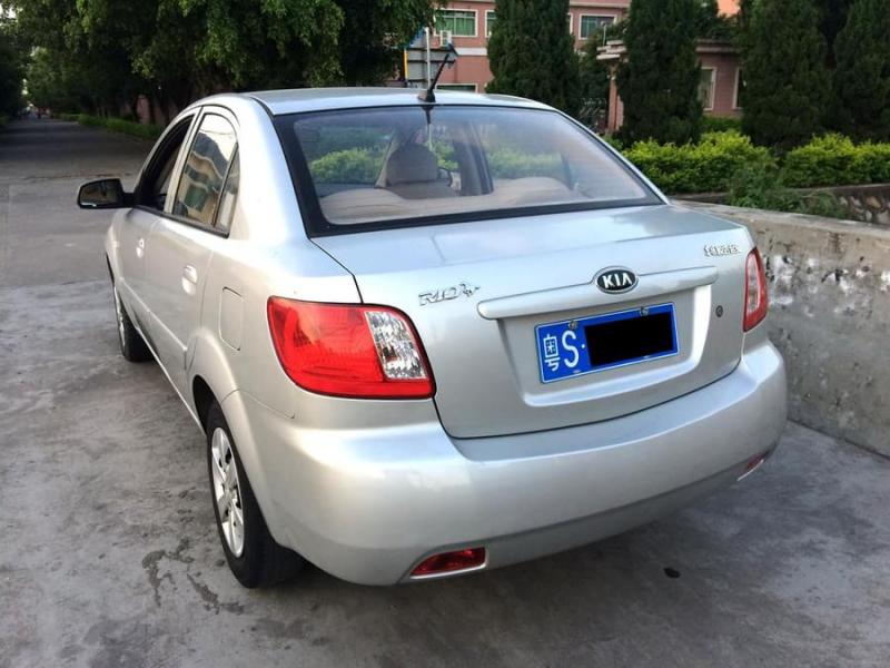 【东莞】2011年2月 起亚 锐欧两厢 11年2月锐欧1.4排量 银灰 手动挡