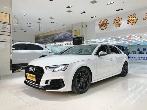 奥迪 奥迪A4L  2019款 45 TFSI quattro 个性运动版 国V