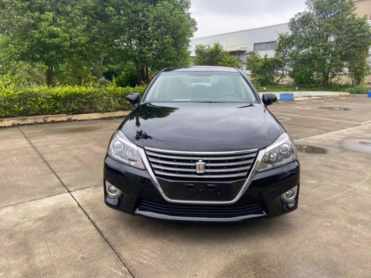 【茂名】2014年4月 丰田 皇冠 2015款 2.5l 豪华版 黑色 手自一体