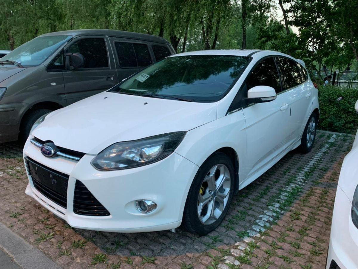 福特 福克斯 2011款 两厢 2.0l 手动运动型图片