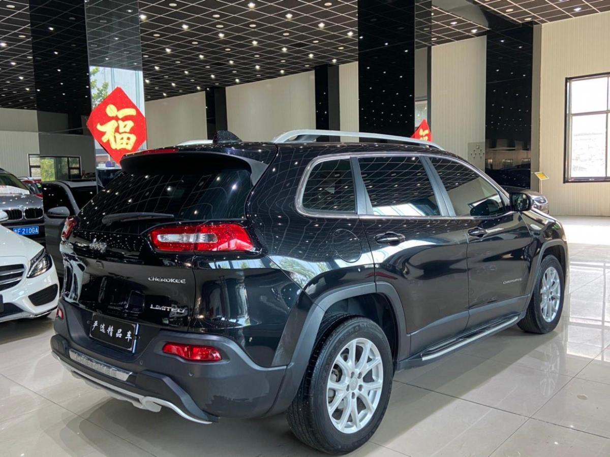 【烟台】2018年12月 jeep 自由光 2017款 2.0l 优越版 手自一体