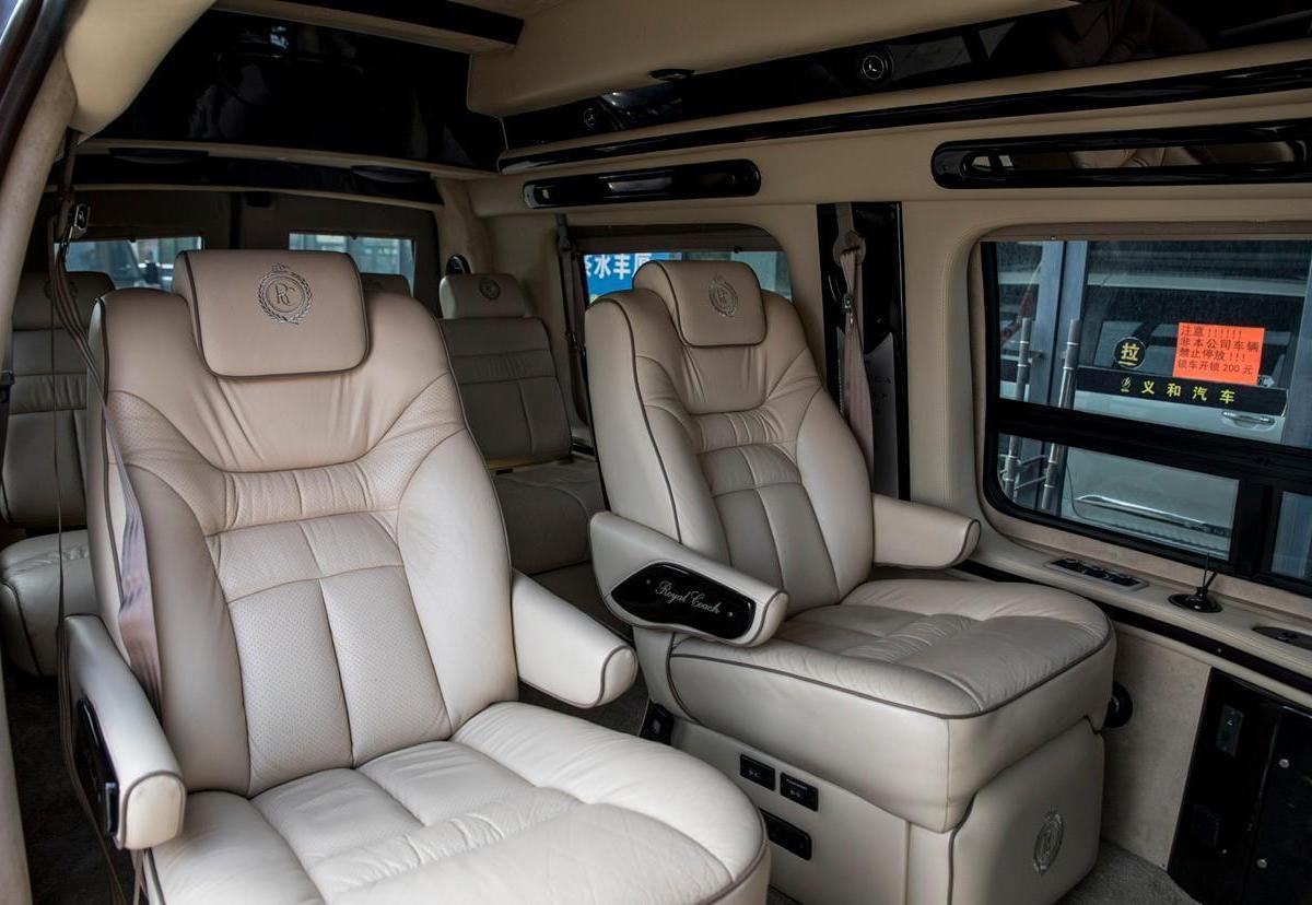 【大连】2016年6月 gmc savana 2016款 g660 两驱雅尊版 手自一体