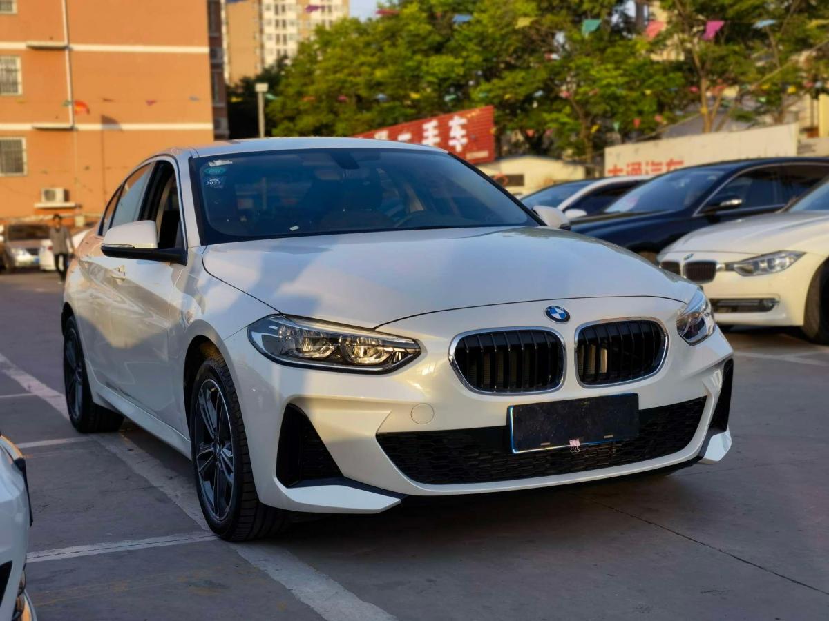 宝马1系于2017年首次进入国内市场当时奔驰的紧凑型家庭轿车处于空白