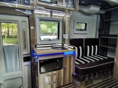 青岛2018年11月依维柯daily欧胜30tc型旅居房车手动挡