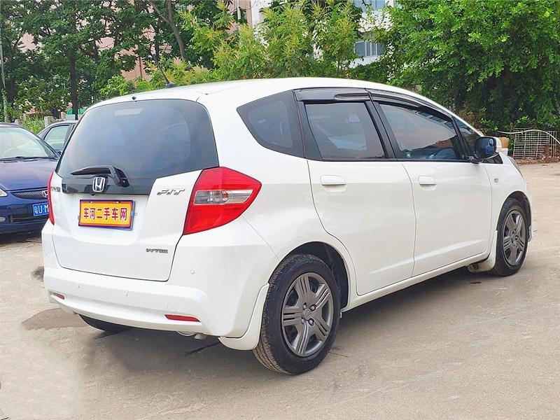 【汕头】2013年11月 2013年本田飞度1.3手动挡舒适版白色 手动挡