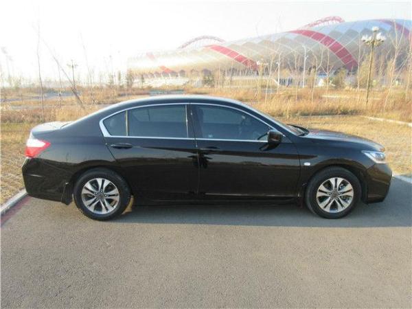 【大庆】2014年2月 本田 雅阁 第九代 2.0 ex 豪华版 黑色 自动档