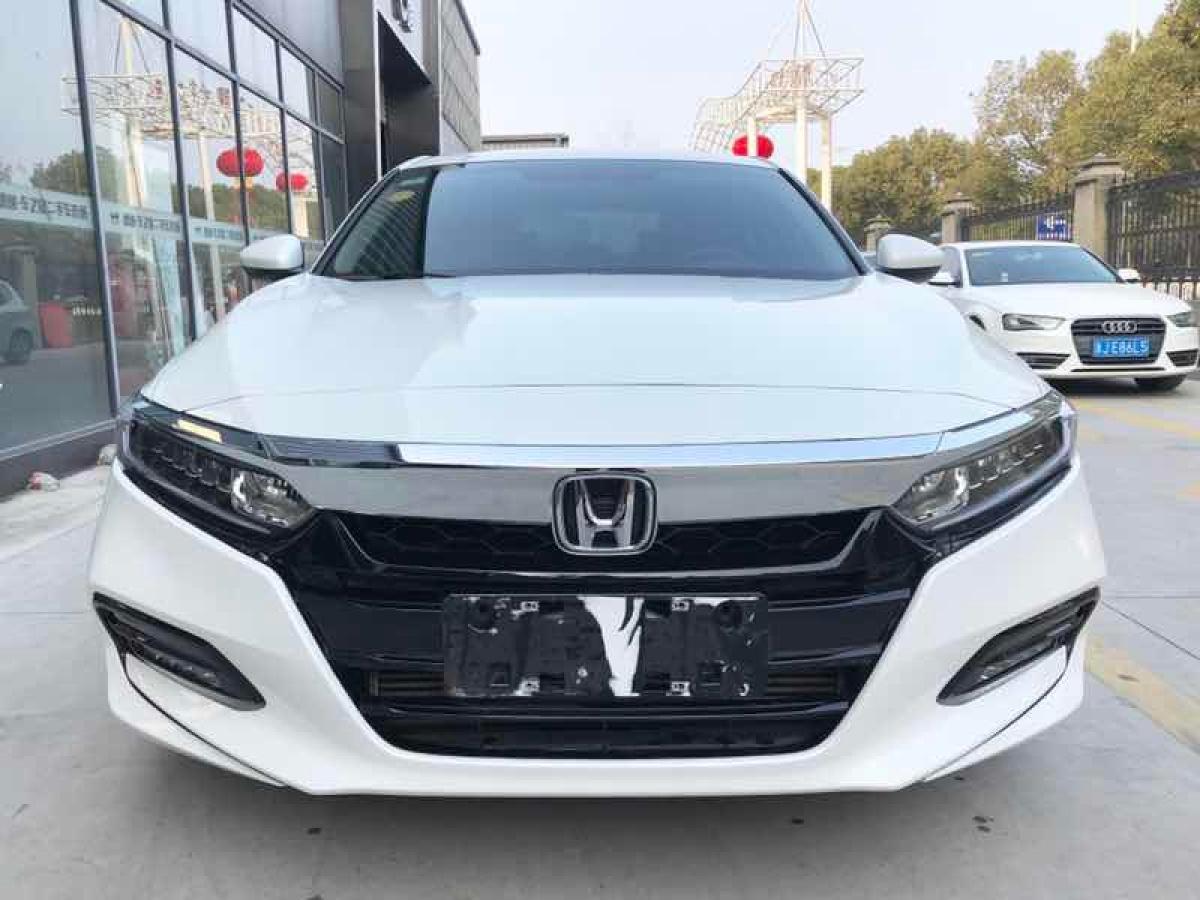 台州2018年10月本田雅阁2018款230turbo15tcvt舒适版白色自动档