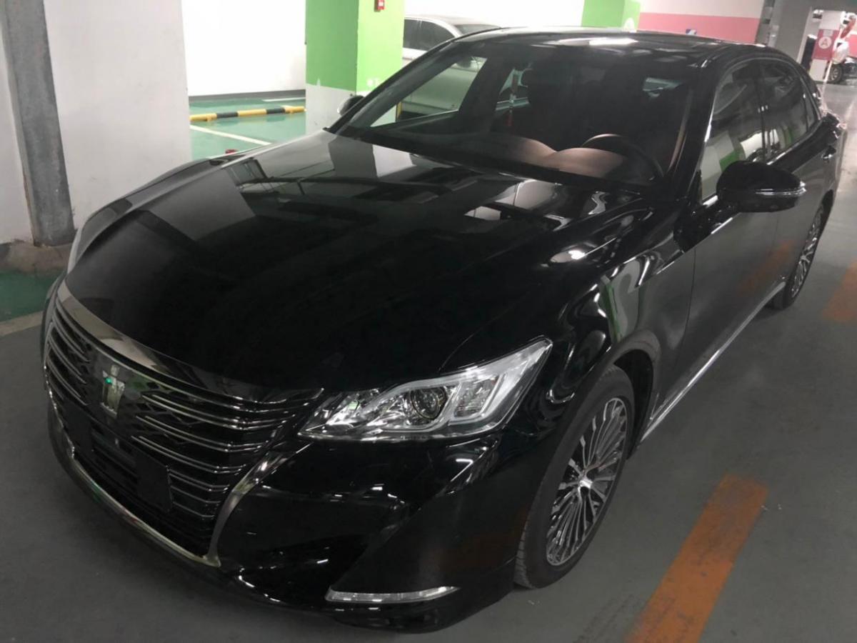 天津2018年10月丰田皇冠2018款20t运动版黑色手自一体