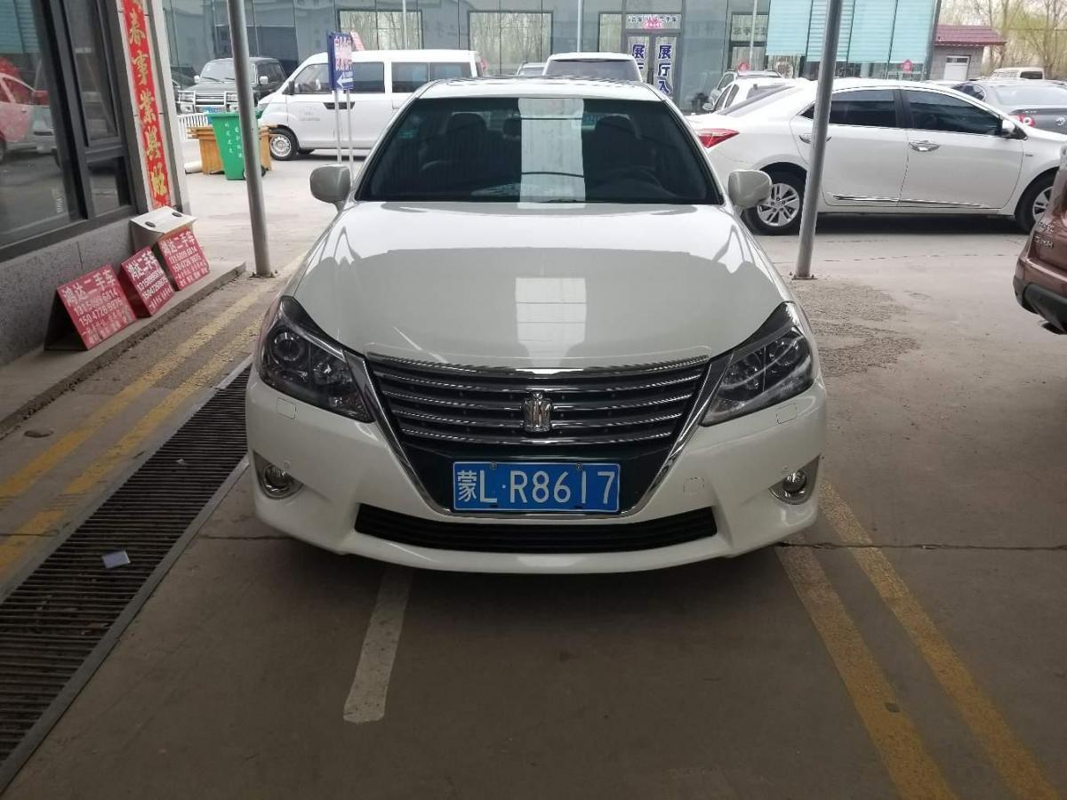 呼和浩特2015年3月丰田皇冠2015款25l智享版白色手自一体