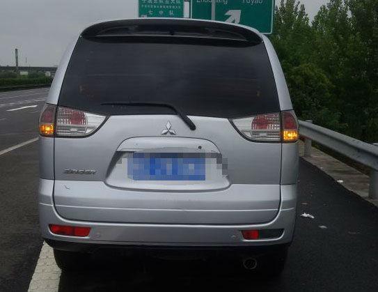 【宁波】2010年10月 三菱 君阁 2.0 7座豪华版 黑色 手自一体