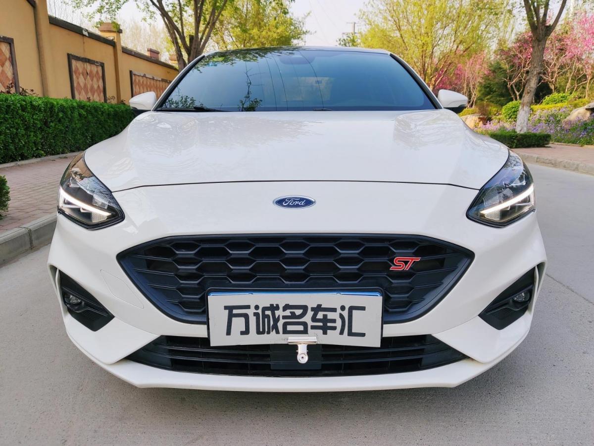 济南2018年12月福特福克斯2019款三厢ecoboost180自动stline白色自动