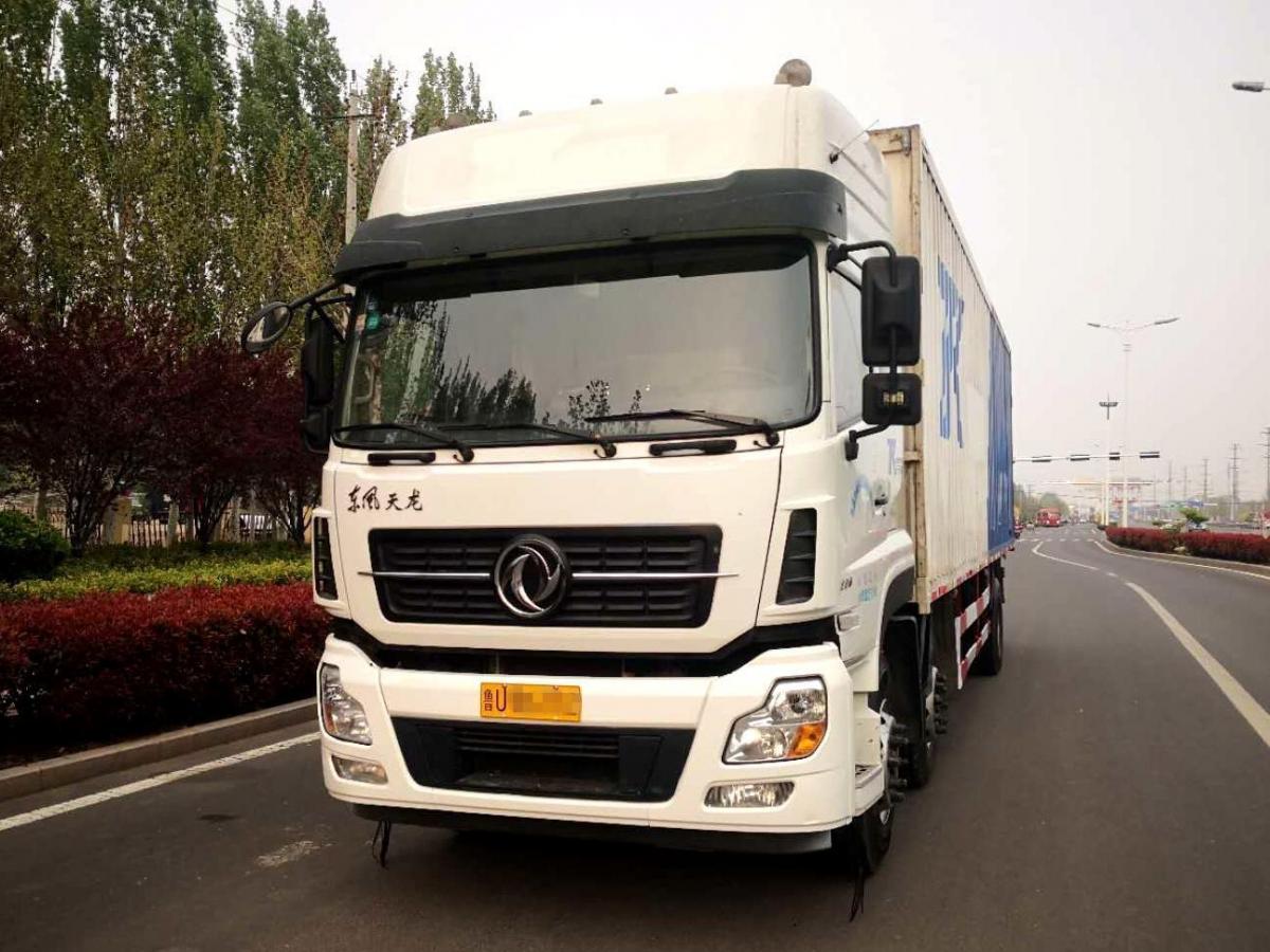 青岛2016年7月东风天龙96米厢式货车白色手动挡