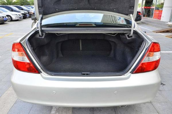 【上海】2004年3月 丰田 佳美 2.4 银灰 手自一体