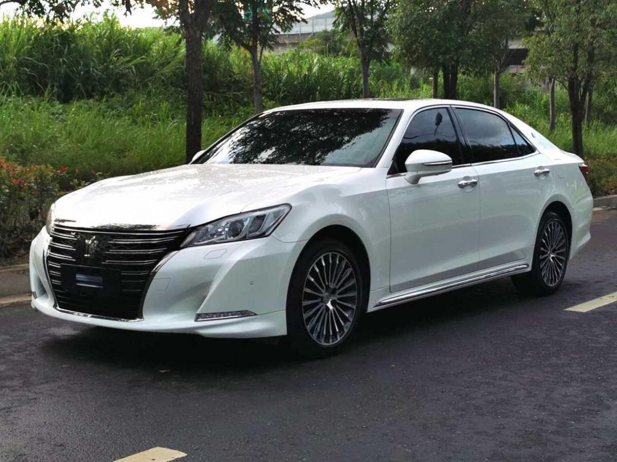 龙岩2018年6月丰田皇冠2018款20t运动版白色手自一体