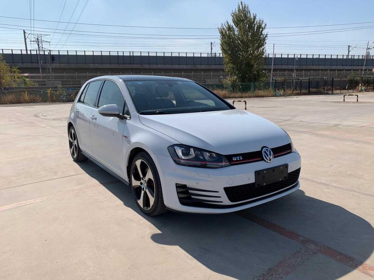 沈阳2016年6月大众高尔夫2016款20tsigti白色自动档