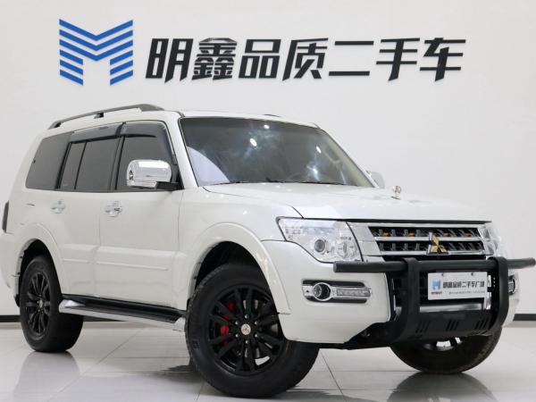 三菱 帕杰罗 2019款 3.8L 五门 天窗 双差速锁 中东版