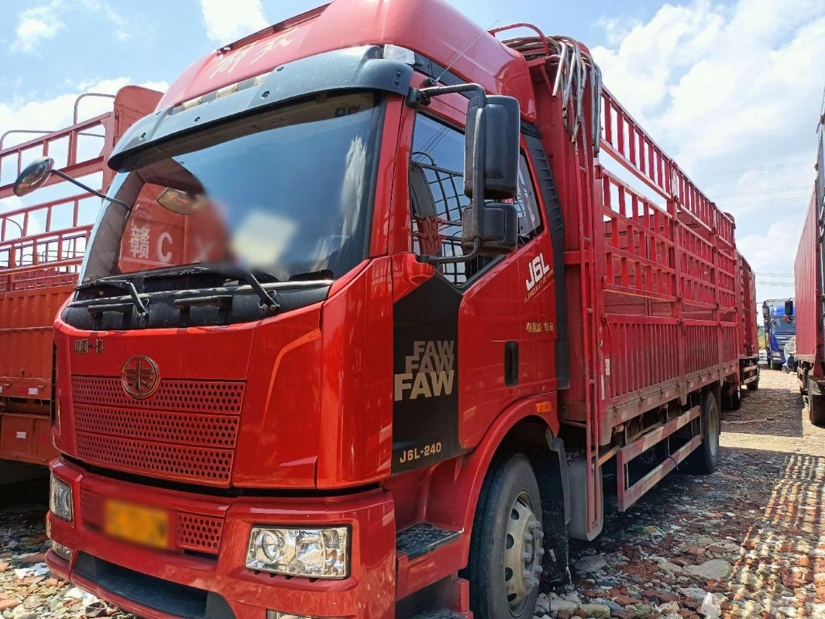 玉林2019年3月解放单桥货车国五排放红色手动挡