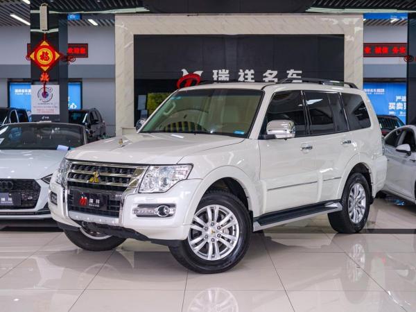 三菱帕杰罗V97 3.8L GLS 八气 双差 天窗（中东）