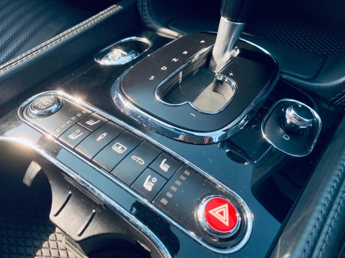 2018年7月宾利 飞驰  2017款 4.0T V8 标准版