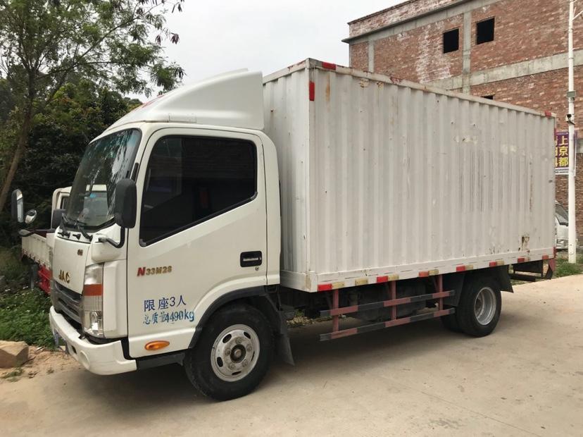 10月 4.3米厢式货车 助力 空调 白色 手动挡