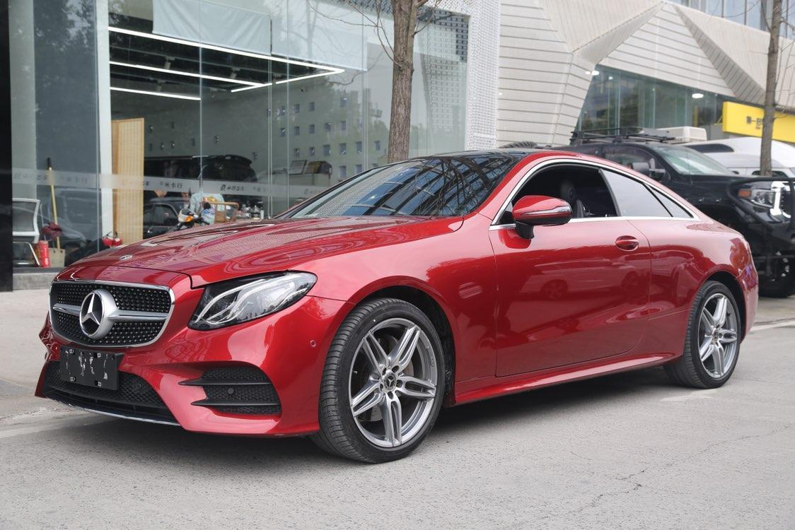 杭州2017年8月奔驰奔驰e级2019款e200coupe20t4matic红色手自一体