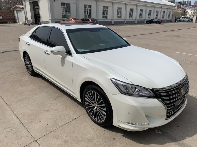 呼伦贝尔未上牌丰田皇冠2018款20t运动版白色手自一体