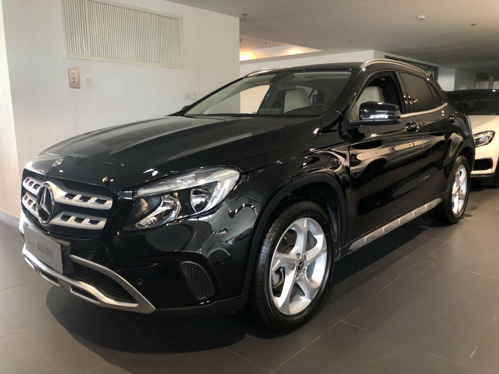 南京2017年8月奔驰奔驰gla2017款gla200动感型黑色自动档