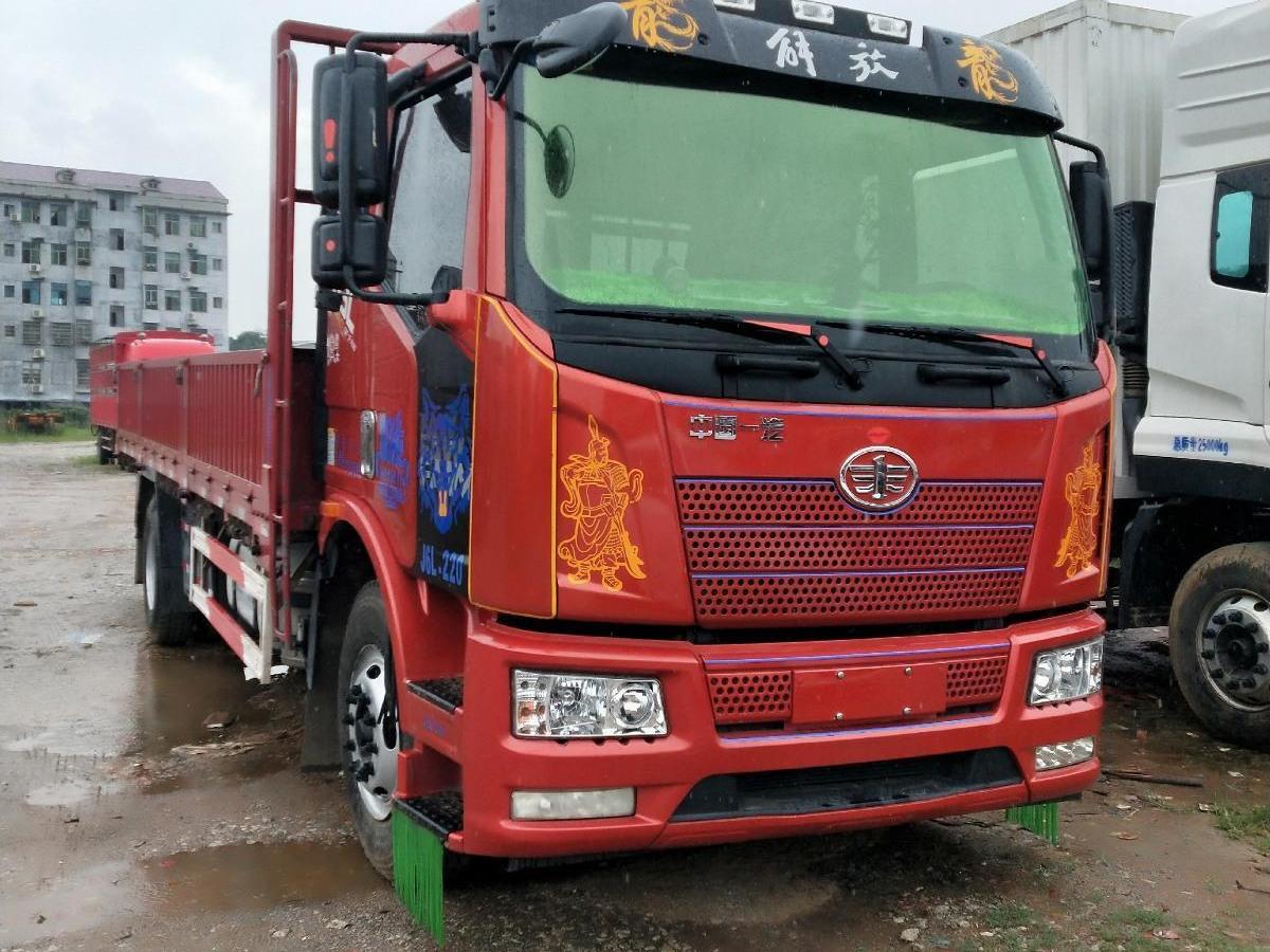 宜春2018年6月解放j6l新款单桥平板货车红色手动挡