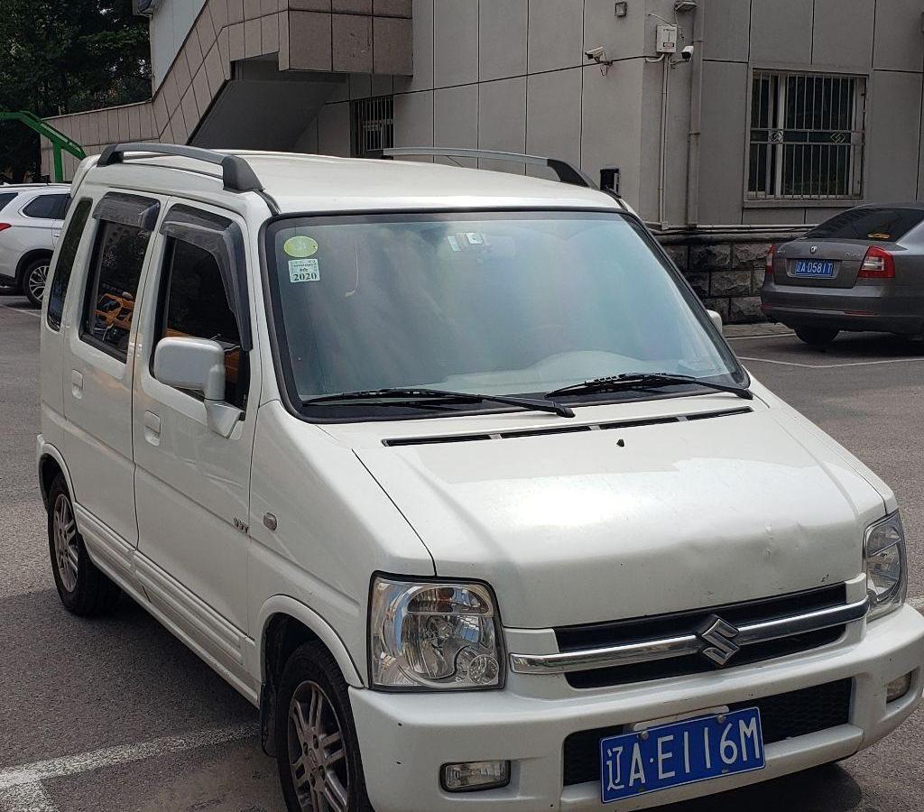 沈阳2014年11月铃木北斗星2013款全能升级版14l手动标准型1白色手动挡