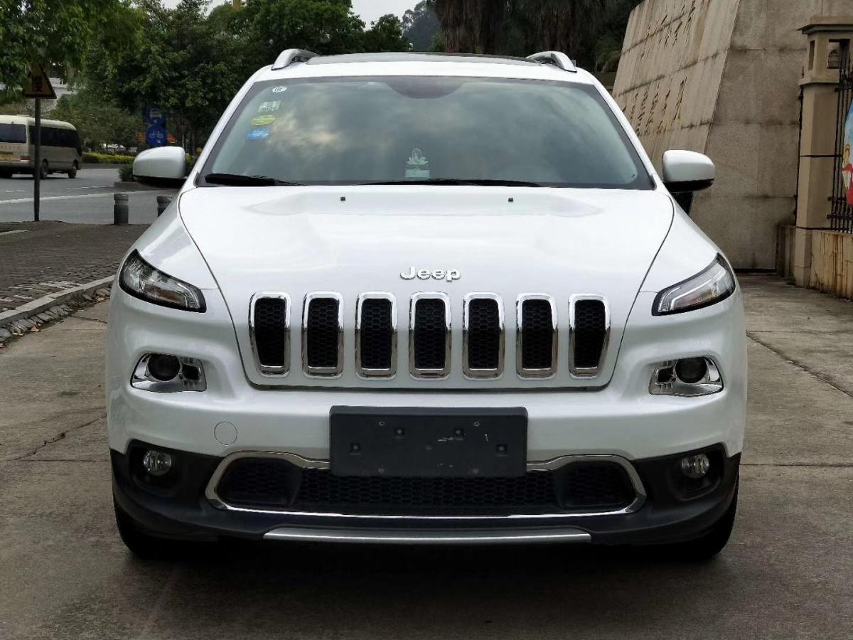 【漳州】2018年2月 jeep 自由光 2017款 2.4l 领先智能版 白色 自动档