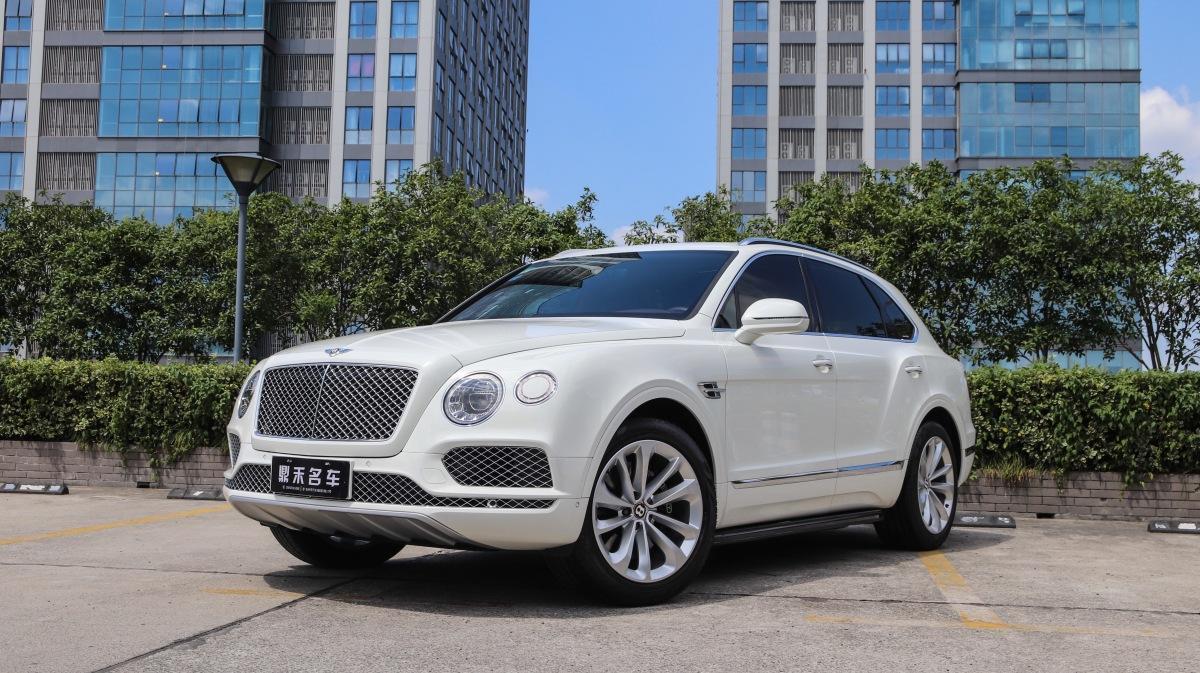 杭州2019年5月宾利添越2018款40tv8白色手自一体