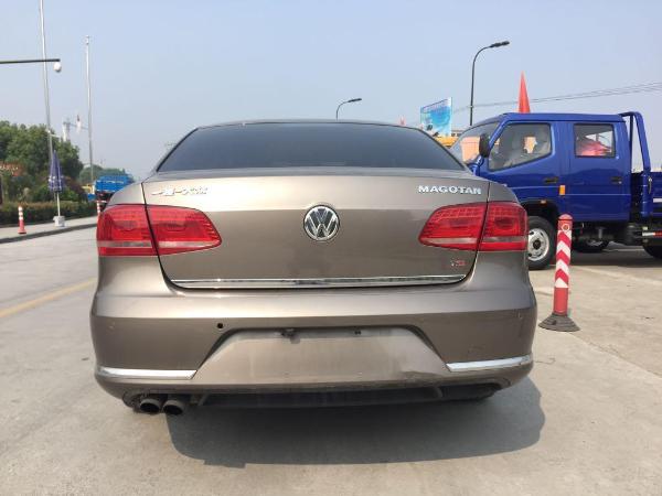 【杭州】2013年2月 大众 迈腾 1.8tsi 领先版 香槟色 手自一体