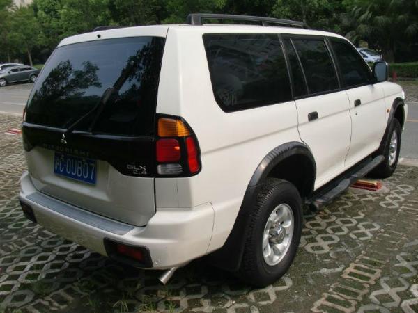 【上海】2003年5月 三菱 帕杰罗速跑 2.4 glx 白色 手动挡