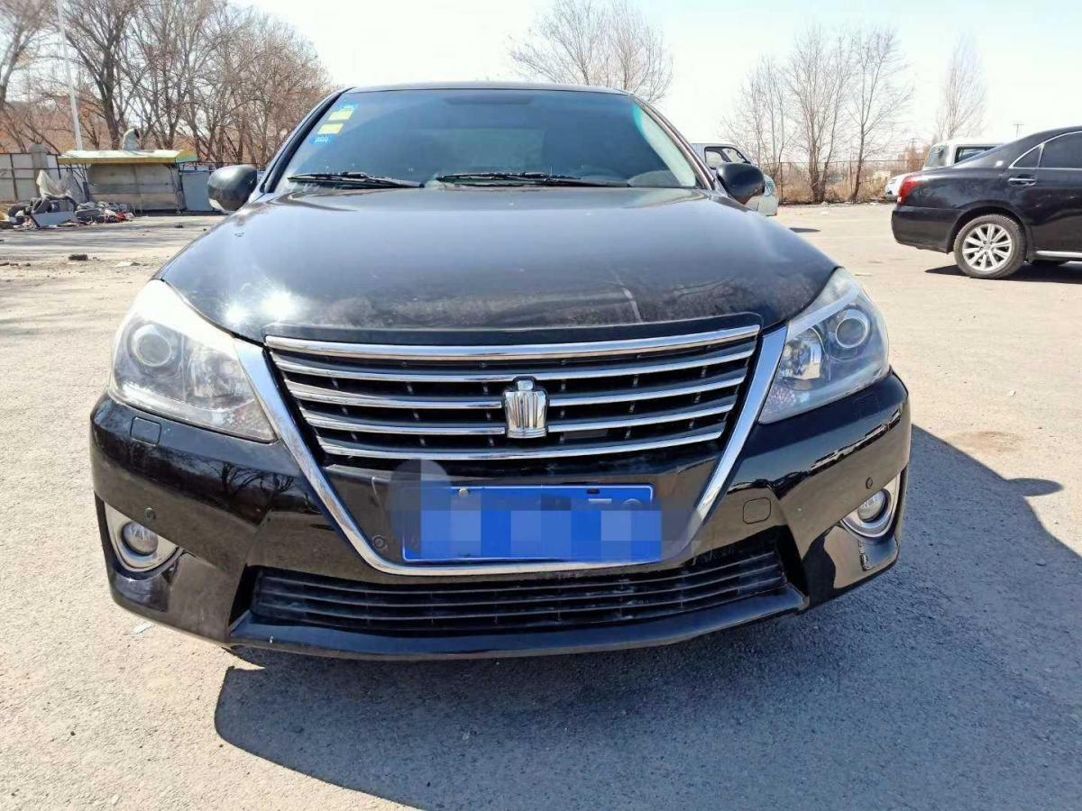 新疆2012年9月丰田皇冠2012款25lroyal真皮版黑色手自一体