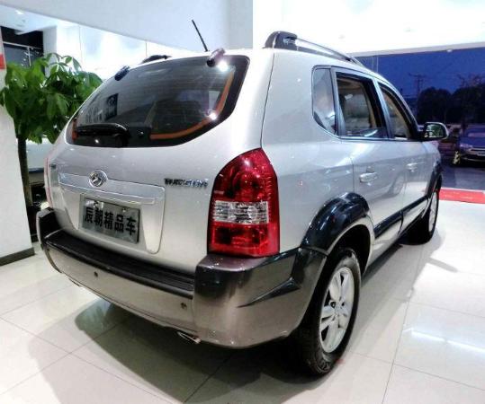 【上海】2011年4月 现代 途胜 2.0 两驱舒适天窗型 银灰 自动档