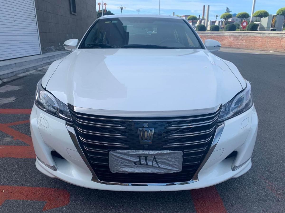 四平2018年9月丰田皇冠2018款20t尊享版白色自动档